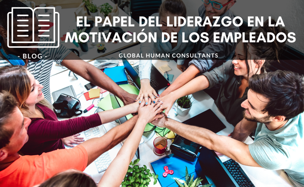 Grupo de personas diversas y sonrientes con las manos unidas en el centro de una mesa de trabajo, mostrando compañerismo y espíritu de equipo en un entorno de oficina lleno de plantas y materiales de oficina coloridos. Es la portada al artículo del blog: El papel de liderazgo en la motivación de los empleados