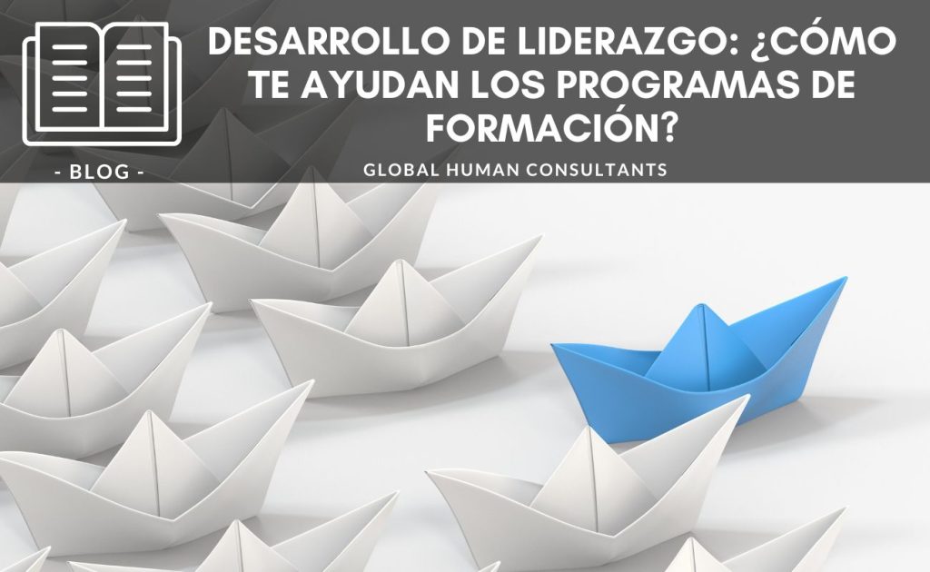 Gráfico que muestra varios barcos de papel blancos y un barco de papel azul, destacando el desarrollo de liderazgo. El texto en la parte superior dice: 'Desarrollo de liderazgo: ¿Cómo te ayudan los programas de formación?' - Global Human Consultants